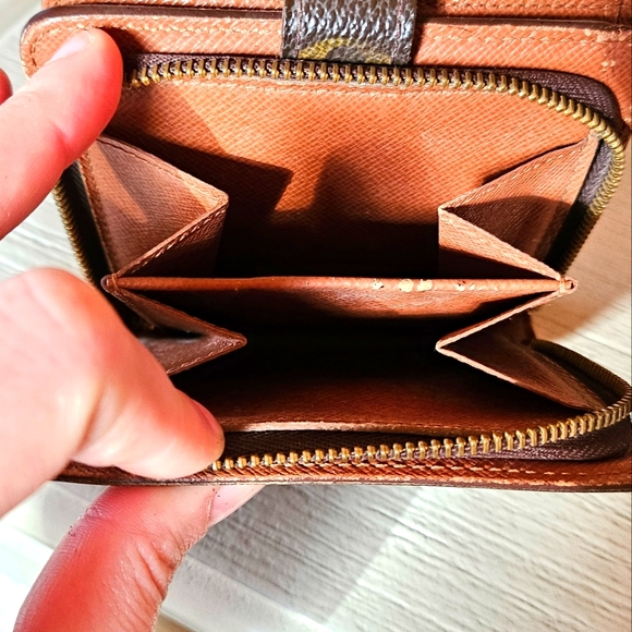 Authentic Louis Vuitton Monogram Canvas Wallet - Picture 10 of 11